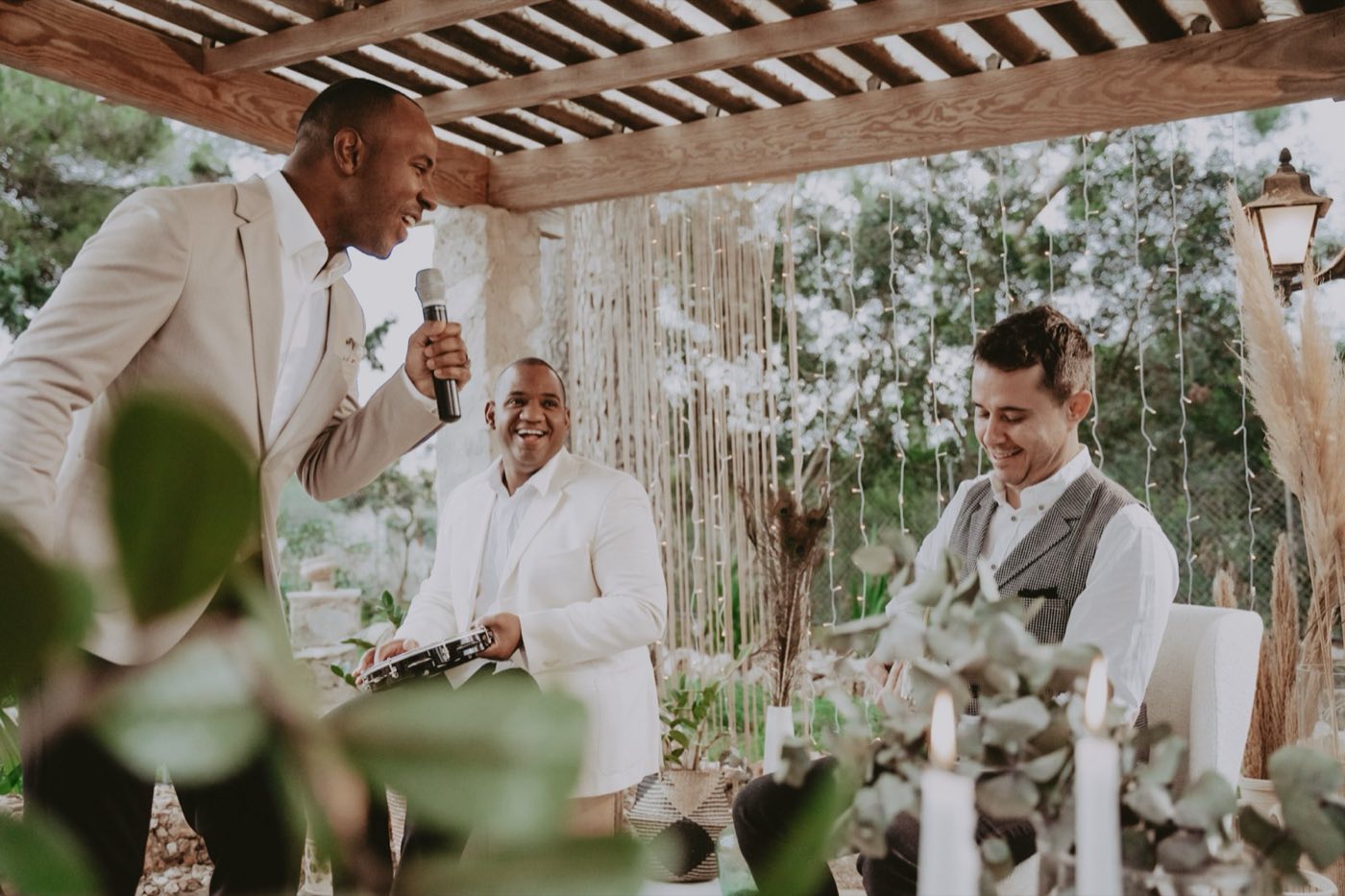 Party Band Mallorca performing acoustically at a finca wedding
